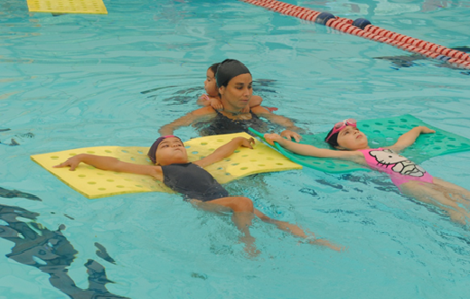 Clases de natación niños